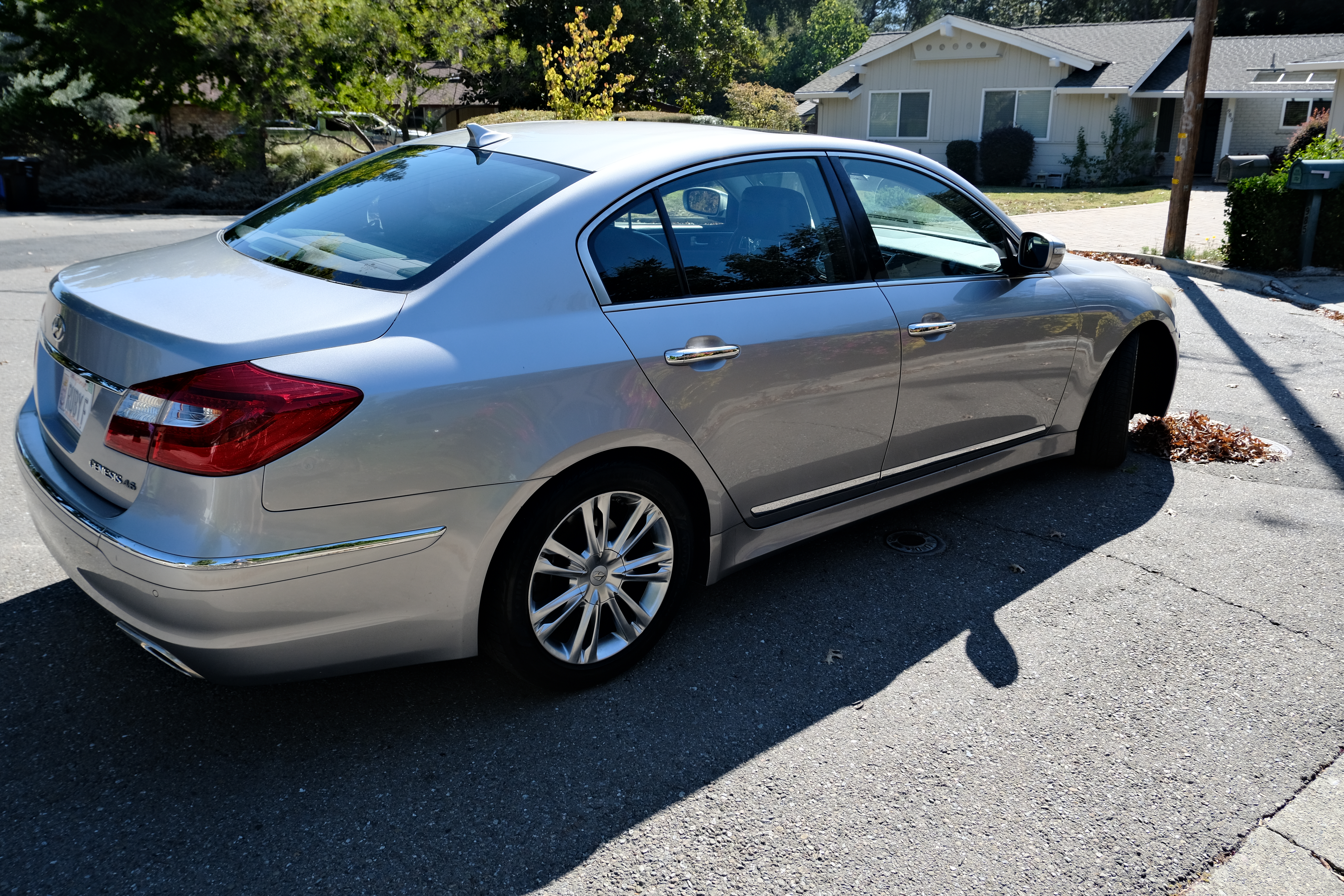 Used 2012 Hyundai Genesis 4.6 RWD image 5