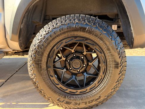 Used 2020 Toyota Tacoma TRD Off-Road image 9