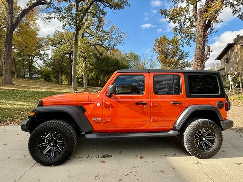 Used 2018 Jeep Wrangler Unlimited Sport image 1