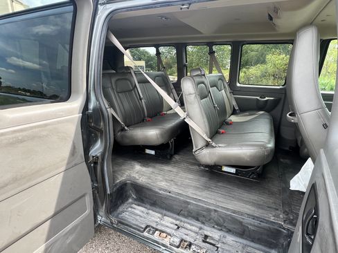 Used 2017 Chevrolet Express 2500 LS RWD image 11