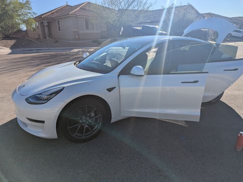 Used 2020 Tesla Model 3 Standard Range Plus image 4