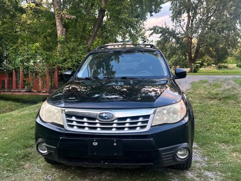 Used 2011 Subaru Forester 2.5X Limited AWD/4WD image 4