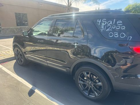 Used 2017 Ford Explorer XLT w/ Equipment Group 202A AWD/4WD image 5