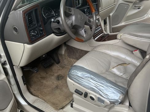 Used 2003 Cadillac Escalade AWD w/ Marketing Vehicle Package image 9