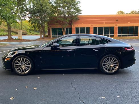 Used 2020 Porsche Panamera image 2
