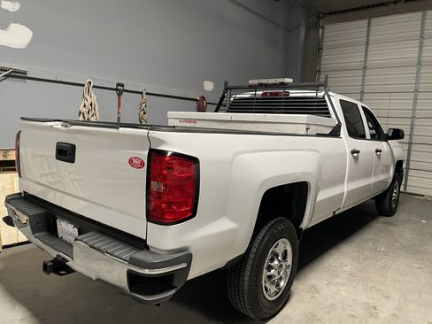 Used 2017 Chevrolet Silverado 2500 W/T w/ WT Convenience Package image 5