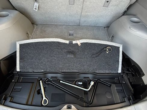 Used 2005 Toyota Highlander Limited image 32