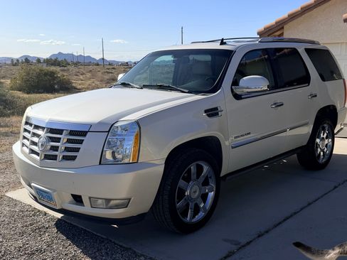 Used 2008 Cadillac Escalade AWD image 4