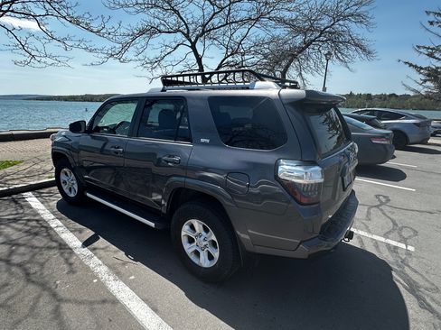Used 2016 Toyota 4Runner SR5 AWD/4WD image 16