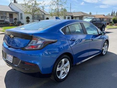 Used 2017 Chevrolet Volt LT w/ Comfort Package image 8