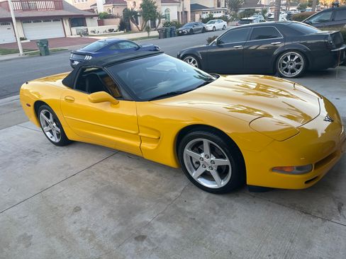 Used 2000 Chevrolet Corvette Convertible w/ Performance Handling Pkg image 4