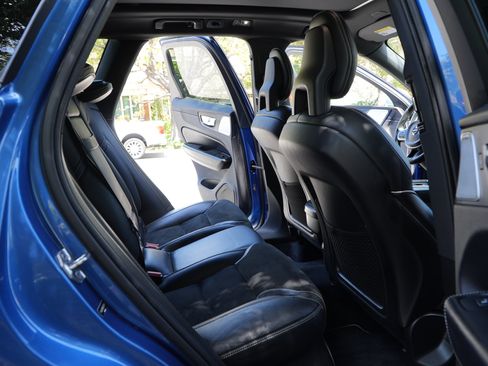Used 2018 Volvo XC60 T6 R-Design w/ Convenience Package AWD/4WD image 14