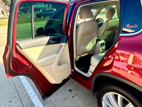 Used 2014 Volkswagen Tiguan SE image 9