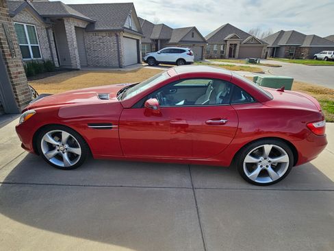 Used 2012 Mercedes-Benz SLK 350 image 2