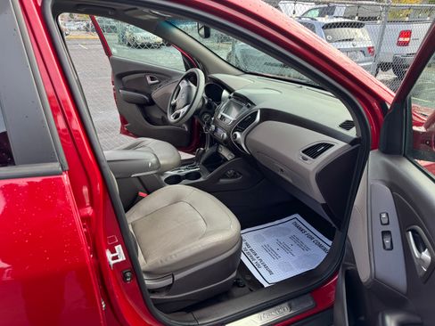 Used 2012 Hyundai Tucson Limited w/ Premium Pkg image 2