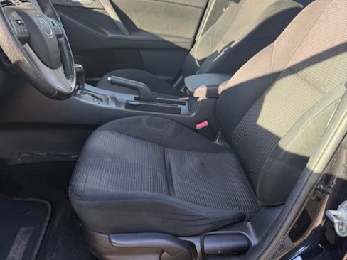 Used 2013 MAZDA MAZDA3 i Touring image 9