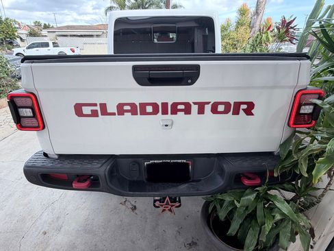 Used 2020 Jeep Gladiator Rubicon image 1