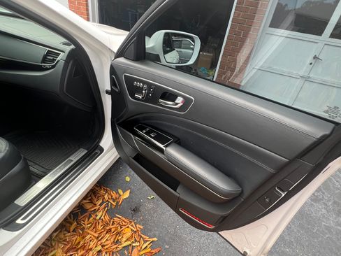 Used 2015 Kia K900 Premium w/ Interior Highline Package image 12