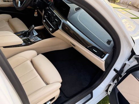 Used 2019 BMW 530e w/ Convenience Package image 11