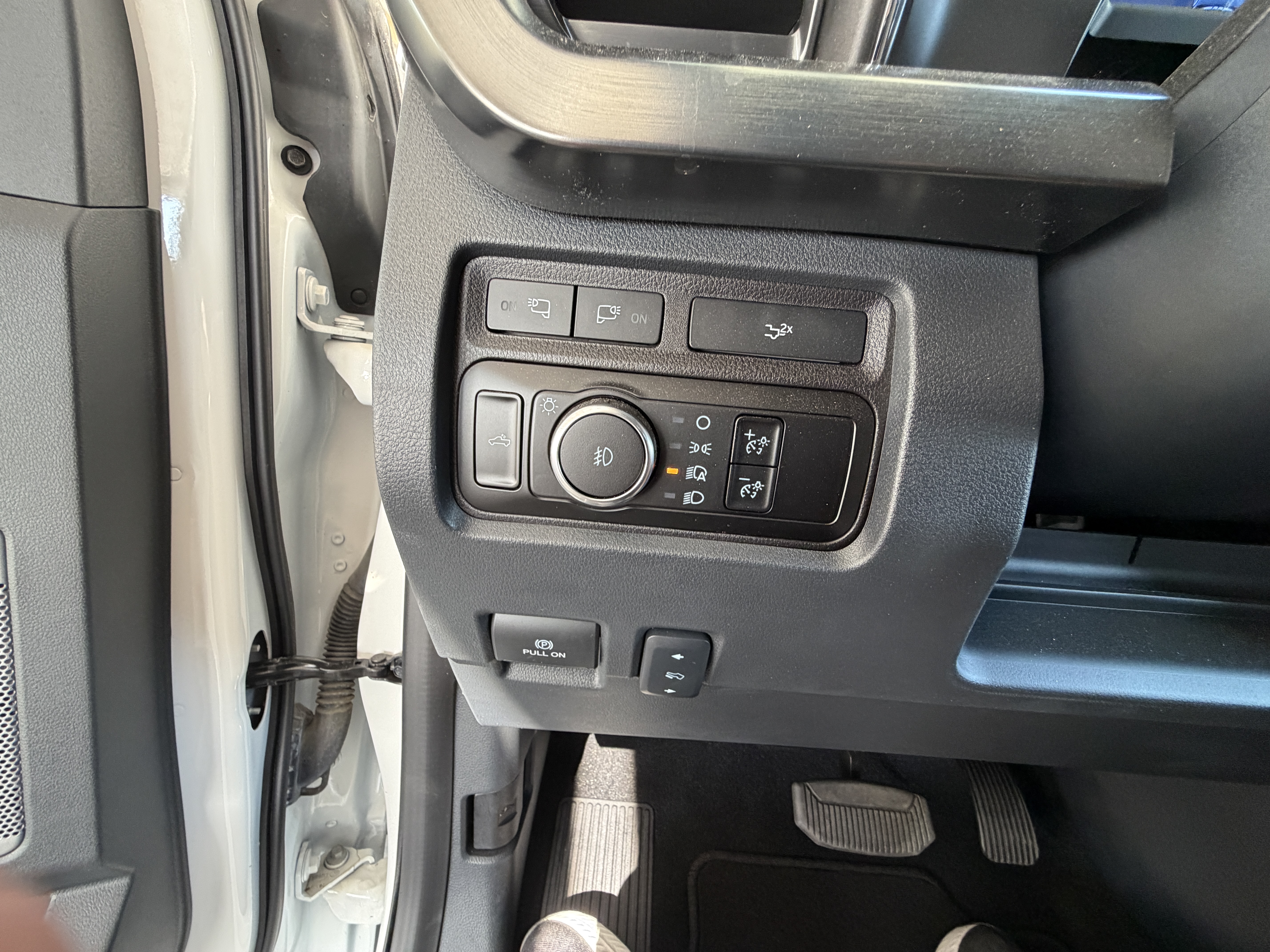 Used 2024 Ford F350 Lariat w/ Lariat Ultimate Package AWD/4WD image 25