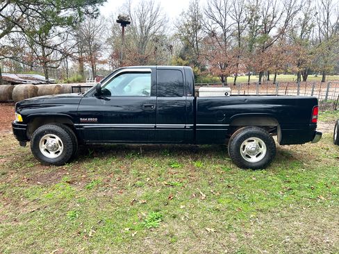 Used 2001 Dodge Ram 2500 Truck 2WD Quad Cab image 1