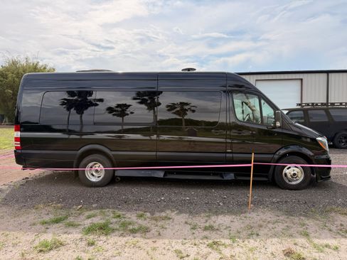Used 2015 Mercedes-Benz Sprinter 3500 image 4