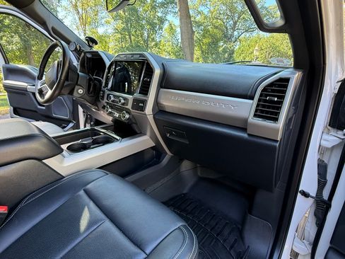 Used 2022 Ford F250 Lariat w/ Lariat Value Package image 12