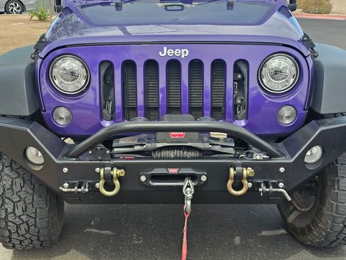 Used 2017 Jeep Wrangler Rubicon w/ Dual Top Group AWD/4WD image 10