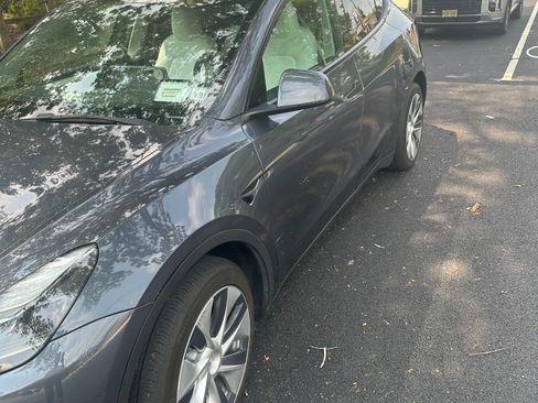 Used 2023 Tesla Model Y Long Range AWD/4WD image 5