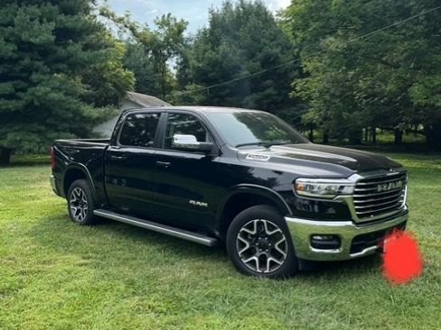 Used 2025 RAM 1500 Laramie image 12