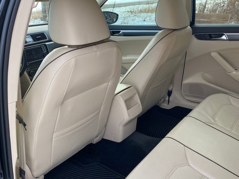 Used 2017 Volkswagen Passat 1.8T R-Line w/ R-Line Lighting Package image 26