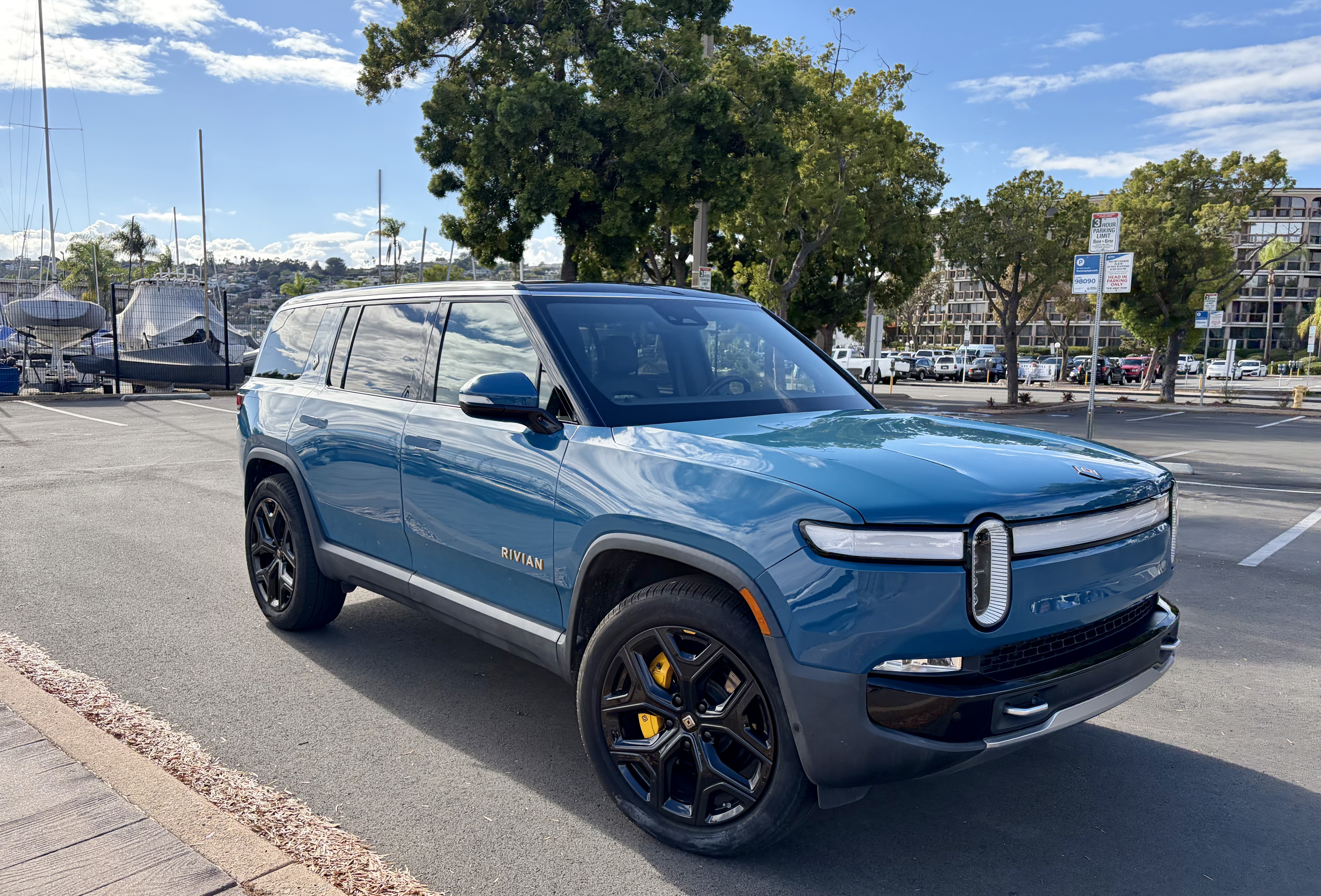 Used 2022 Rivian R1S Launch Edition Quad AWD/4WD image 6