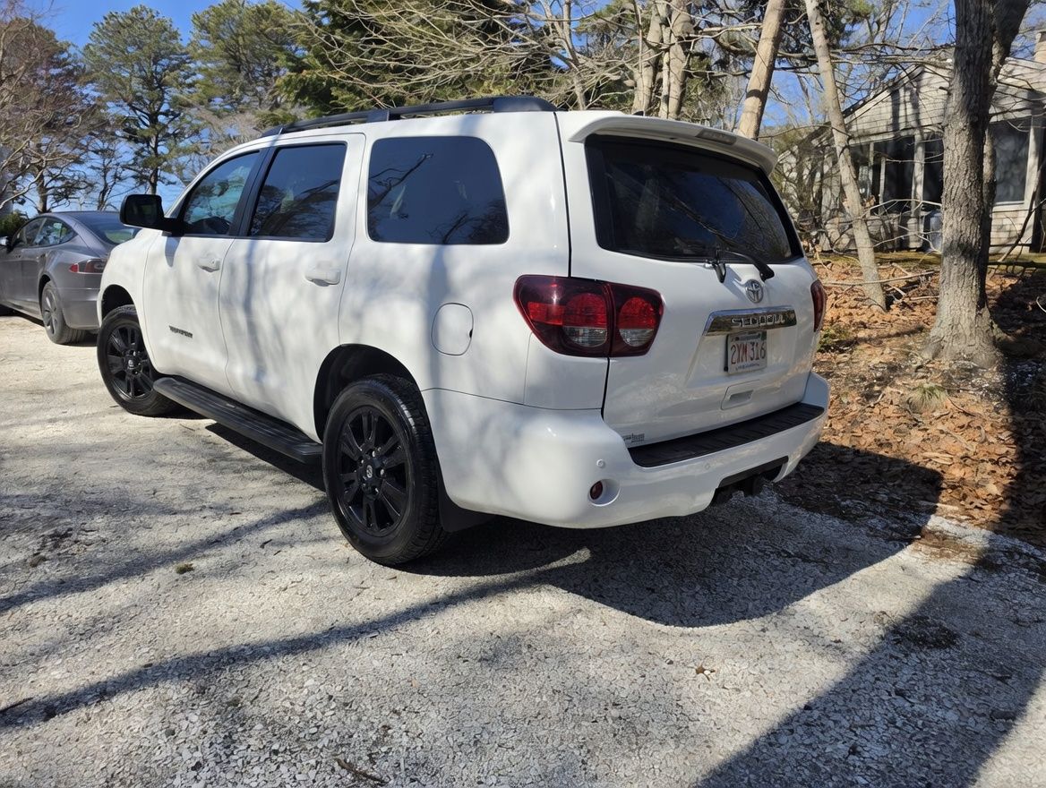 Used 2019 Toyota Sequoia TRD Sport w/ TRD Sport Premium Package AWD/4WD image 4