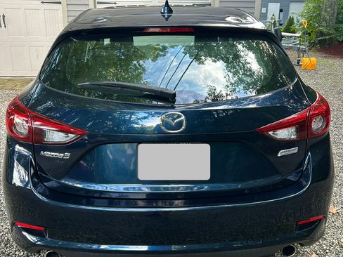 Used 2018 MAZDA MAZDA3 Grand Touring w/ Premium Equipment Package FWD image 8