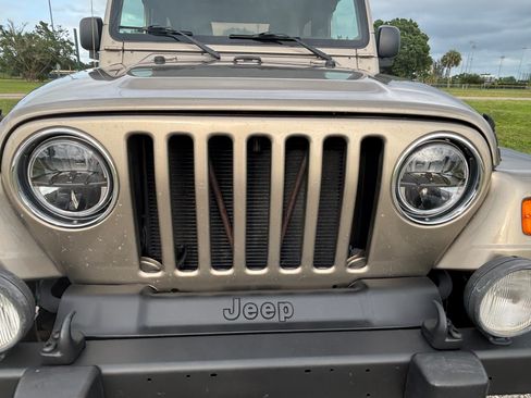 Used 2005 Jeep Wrangler Unlimited Rubicon w/ Security Group AWD/4WD image 13