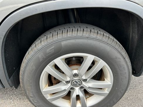 Used 2015 Volkswagen Tiguan S image 11