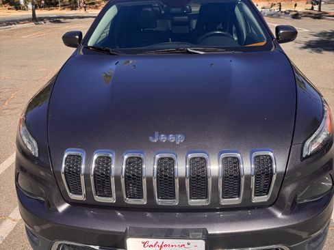 Used 2016 Jeep Cherokee Limited w/ Luxury Group AWD/4WD image 2