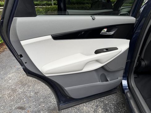 Used 2019 Kia Sorento SX image 26