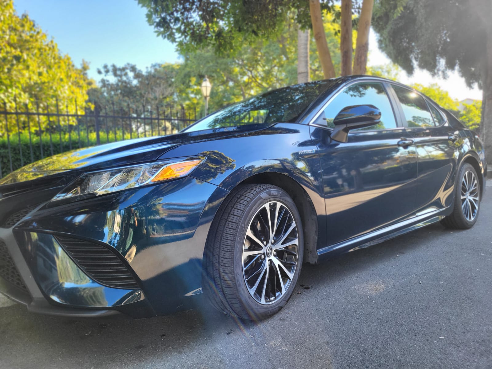 Used 2019 Toyota Camry SE FWD image 19