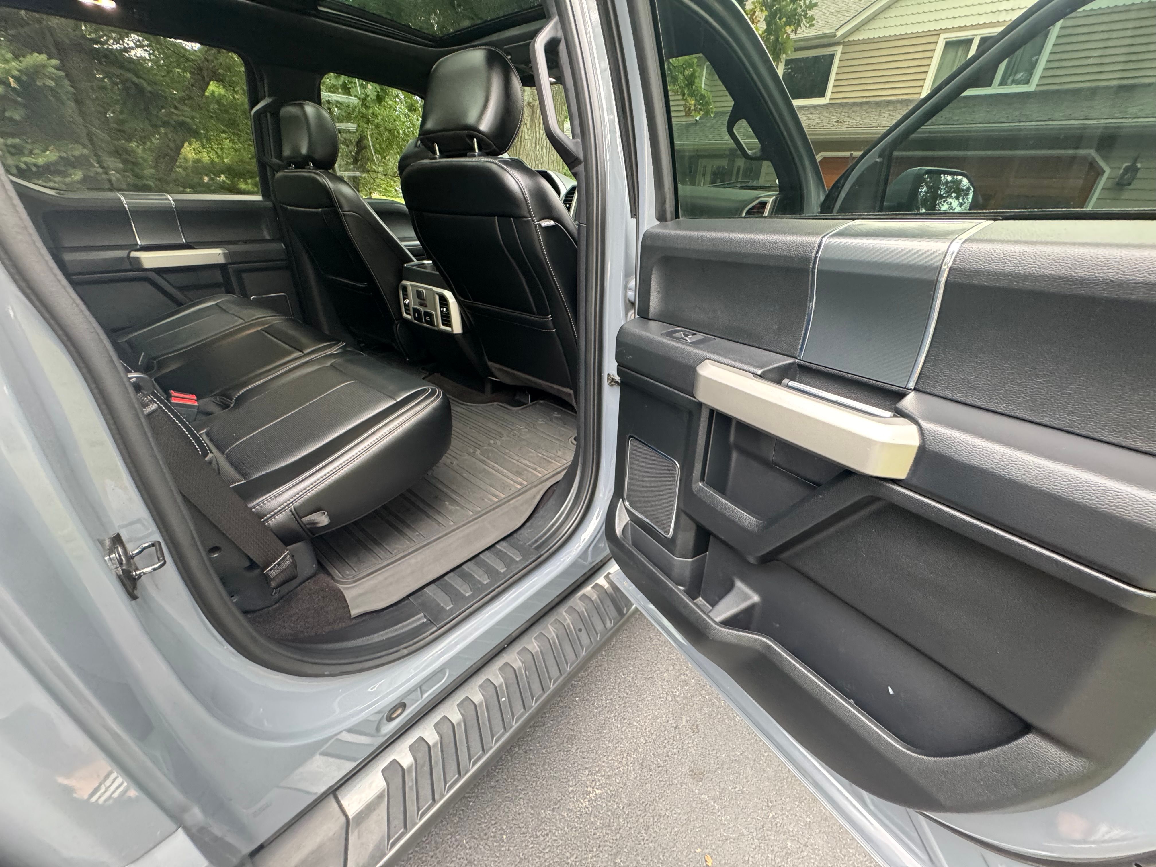 Used 2019 Ford F150 Lariat w/ Equipment Group 502A Luxury AWD/4WD image 17