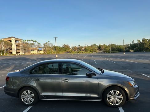Used 2017 Volkswagen Jetta S image 11