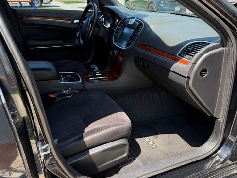 Used 2012 Chrysler 300 RWD image 11