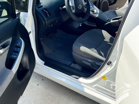 Used 2015 Toyota Prius Four image 6