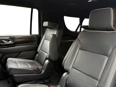 Used 2023 Chevrolet Suburban Premier AWD/4WD image 9