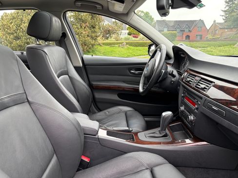 Used 2011 BMW 335i xDrive Sedan AWD/4WD image 12