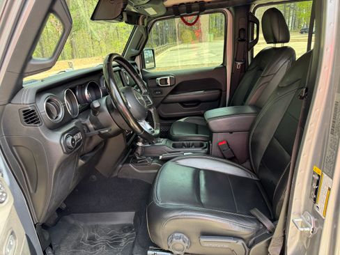 Used 2020 Jeep Wrangler Unlimited Sahara image 8