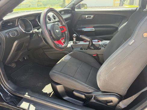 Used 2017 Ford Mustang Coupe RWD image 15