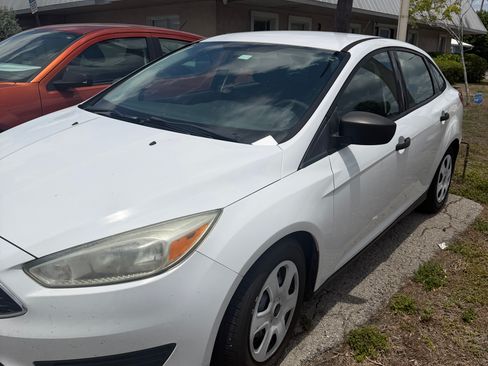Used 2015 Ford Focus S FWD image 2