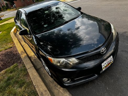 Used 2014 Toyota Camry SE FWD image 4