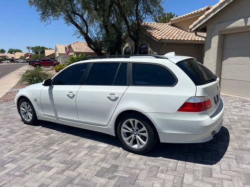 Used 2010 BMW 535i xDrive Wagon AWD/4WD image 8